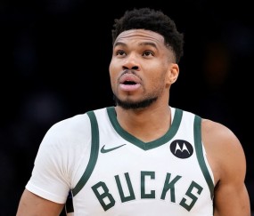 字母哥遭重大经济损失！只愿效力两支球队 热火报价差点打动雄鹿|吉安尼斯·安特托孔波|Shams|扬尼斯-阿德托昆博|印第安纳步行者队|密尔沃基雄鹿队_新浪体育_新浪新闻